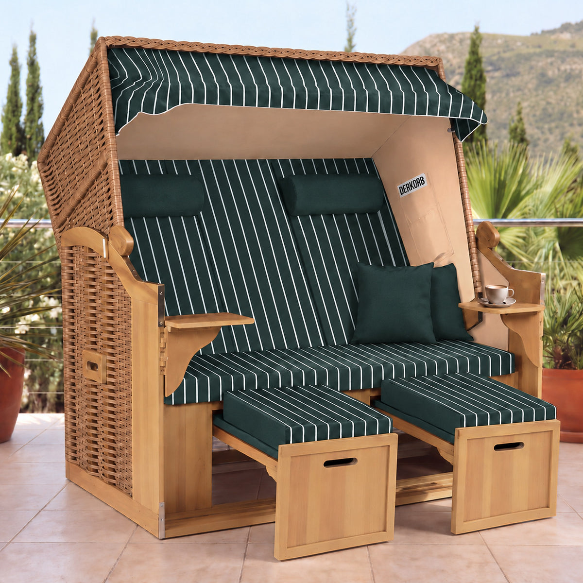 Der Kompakte 2,5-Sitzer Strandkorb – Geflecht Natur, Bezug Grün – Terrasse